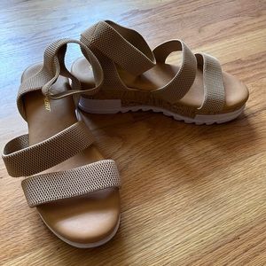 Platform sandals